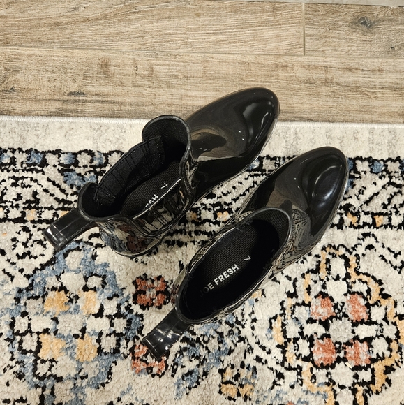 Black Rain Boots - Picture 6 of 7